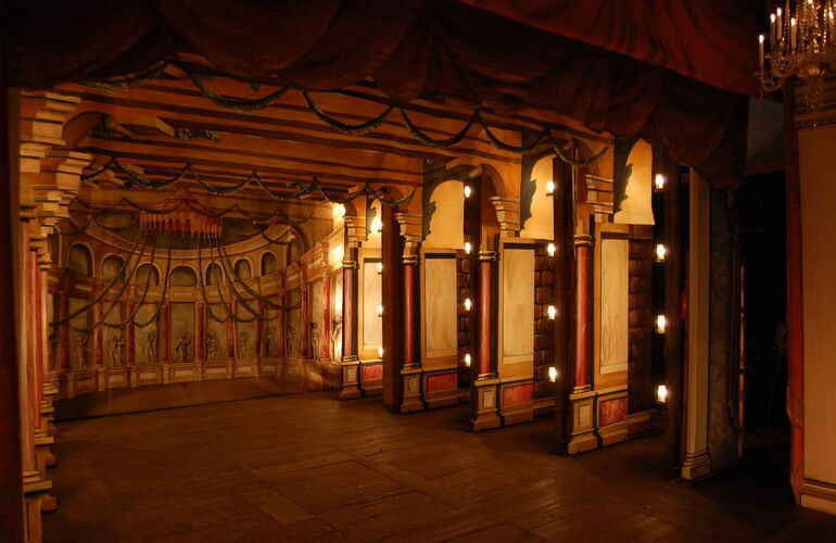 Detail der Bühne - Kulissenwagen © Adrian Seeber