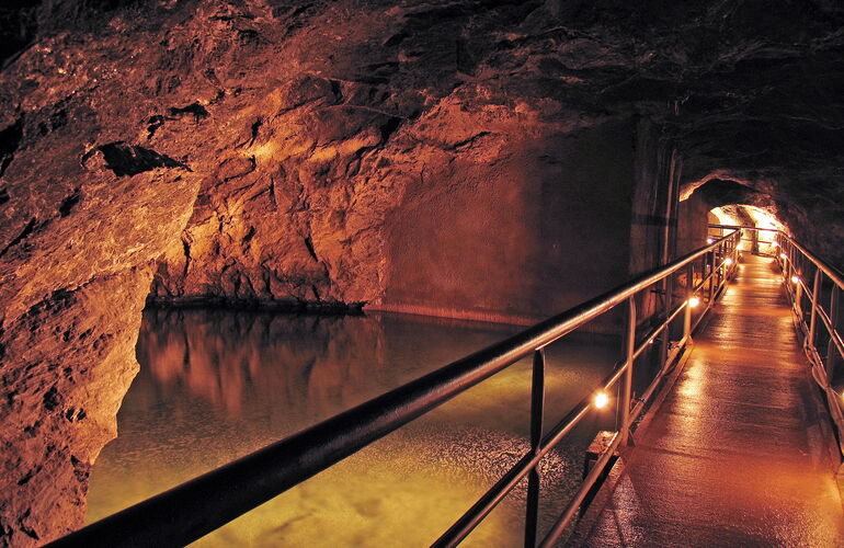Höhlensee in der Marienglashöhle