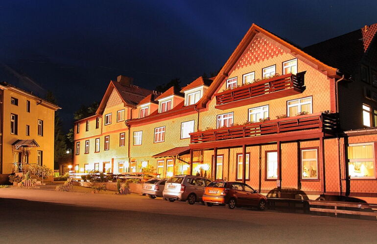 Außenansicht bei Nacht © 