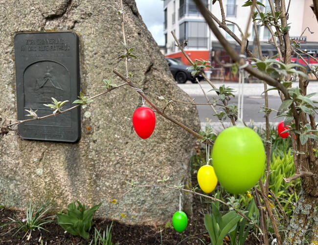 Osterschmuck Rabatte alter Rathausplatz