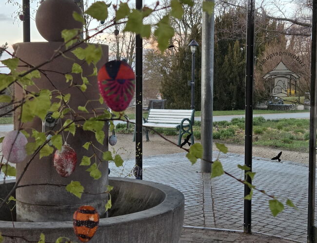 Trinkpavillon Kurpark österlich geschmückt