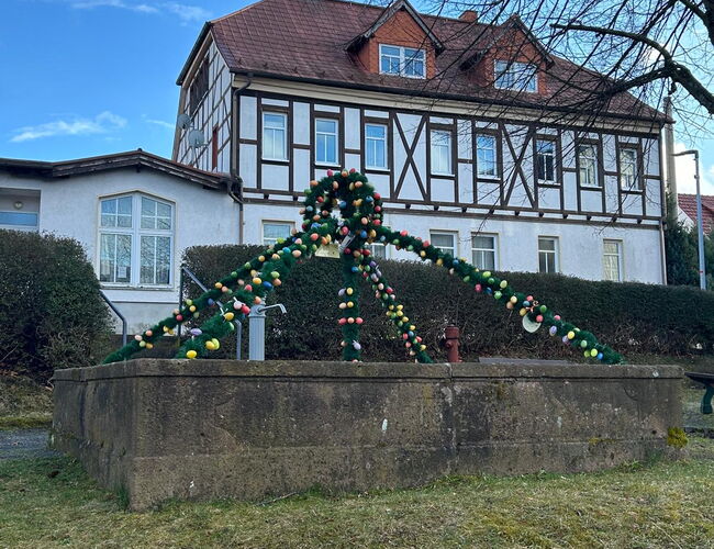 Osterschmuck Brunnen Finsterbergen