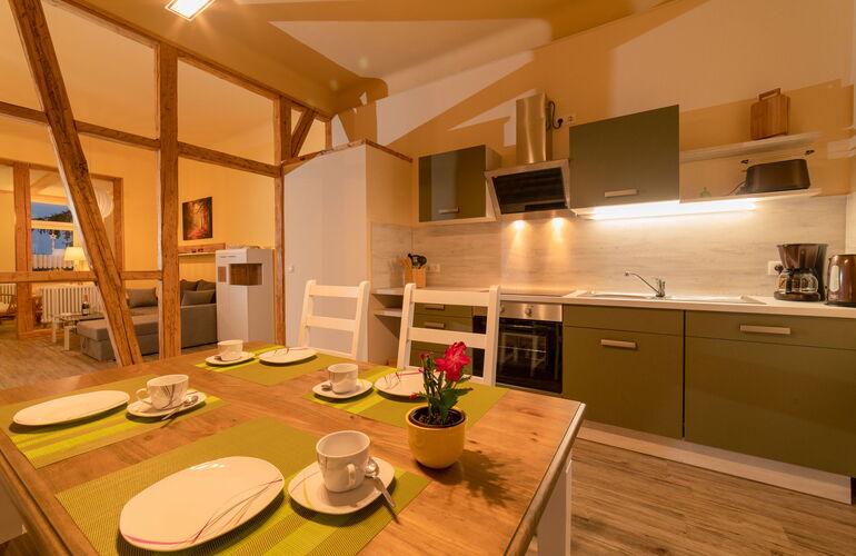 Küche und Essbereich in der FeWo Büchig Friedrichroda