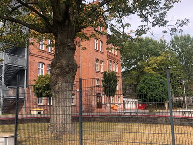 "Helene-Lange" Regelschule von außen
