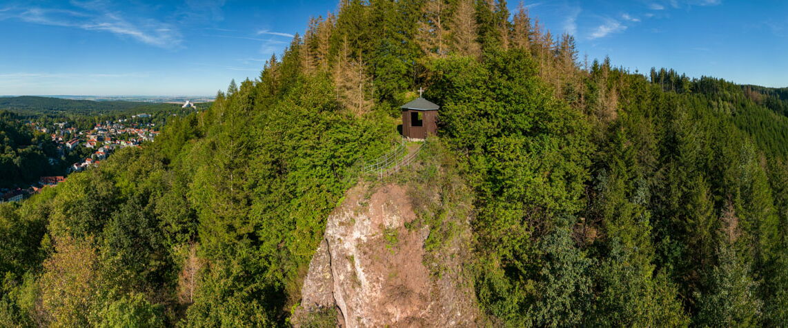 Blick auf den Gottlosbtempel bei Friedirchroda aus der Vogelperspektive