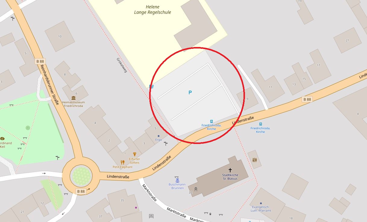 Parkplatz_an_der_evangelischen_Kirche